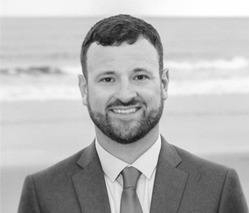 Andrew Macleod profile pic 2 grayscale 360x308
